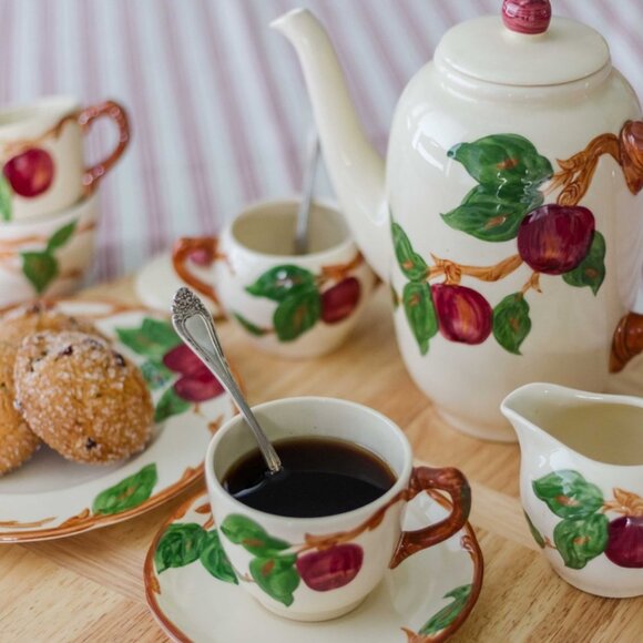 Lovely Franciscan Apple Coffee Pot - Picture 1 of 3